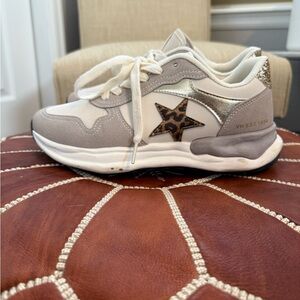 Stylish Sneakers with Star Design